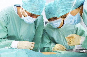 Kirurgi för borttagning av livmodern och äggstockarna: Vad du behöver veta