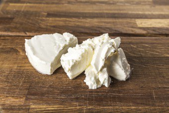 قم بتنظيم الجبن محلي الصنع وتعلم كيفية تحضير أنواع الجبن المشهورة