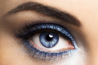Grunnleggende om vakre sminke: Finn ut hvilke skygger som går bra med blå øyne