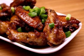 Baharatlı kanatlar: yemek tarifleri ve hazırlık yöntemleri