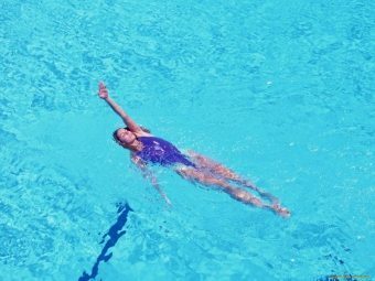 Svømming på ryggen er et paradis for ryggsmerter?