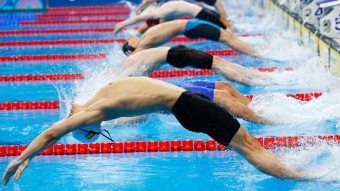 Svømming på ryggen er et paradis for ryggsmerter?