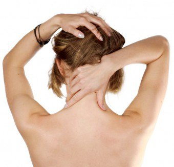 Waarom knetteren de nek en de ruggengraat?