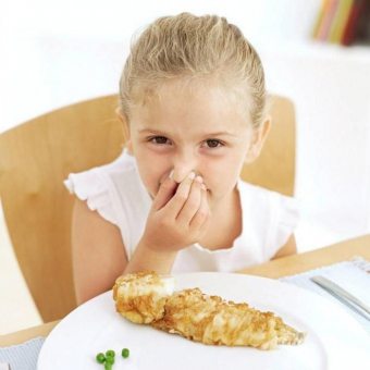 لماذا تضيع شهية طفل صغير: أسباب فسيولوجية ومرضية