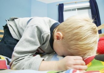 Perché il bambino si sente nauseato al mattino? Cosa devo fare se inizia il vomito?