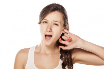 Зашто постоји звук у ушима: за који доктор се жалити?