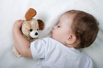 ทำไมเด็กจึงเหงื่อออกระหว่างการนอนหลับ?