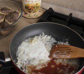 Sos dengan pasta dan tepung tomato: resipi mudah dan rahsia memasak