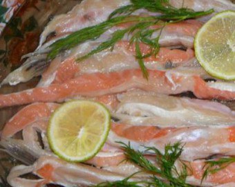 Slávnosť na stole - losos s lososom a zemiakmi v rúre