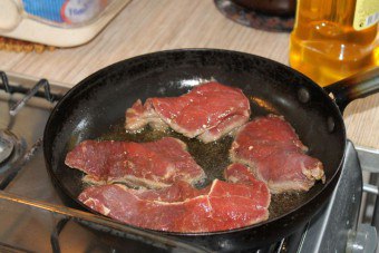 إدخال اللحم بطريقة جديدة: نتعلم كيفية طهي لحم البقر الرومي