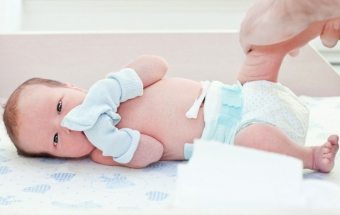 สาเหตุของการสั่นในคางของทารกแรกเกิด