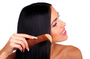 الشعر متشابك: كيفية العناية بشكل صحيح للأقفال التالفة