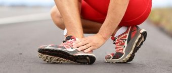 Peregangan otot di kaki: bagaimana untuk memberi pertolongan cemas?