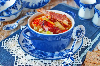 Doyurucu ve lezzetli bir çorba pişirmek için tarifler: domuzdan shulum yemek yapmayı öğrenin