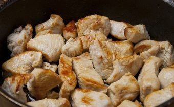 Recepten voor sappige kalkoenfilet op een koekenpan