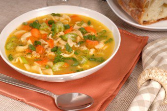 おいしい、有用な、刻んだスープを毎日作るためのレシピ