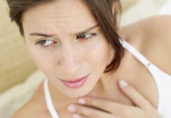 Reflux esofagitt: årsaker, symptomer, behandling