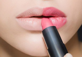 Пинк руж за усне: специфичност, савети о избору и правила за савршену шминку