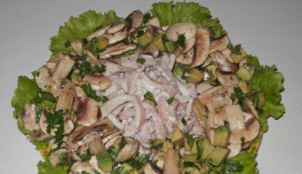 Salat av blekksprut med egg: Hvordan kan du variere oppskrifter av matlaging