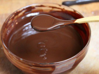 Hemmeligheten med sjokolade glasur fra kakao: hvordan lage mat i henhold til GOST, travelt og for barnet