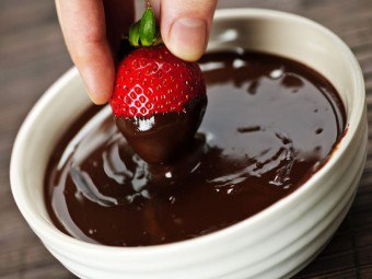 Hemmeligheten med sjokolade glasur fra kakao: hvordan lage mat i henhold til GOST, travelt og for barnet