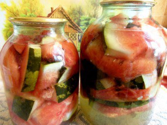 أسرار المطبخ السلافية التقليدية: كيفية البطيخ الملح وتخللها