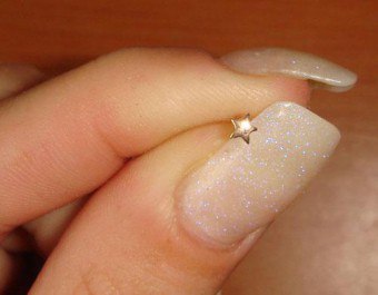 Anting-anting di hidung: pilihan untuk perhiasan, cara memasukkan, tarik dan peduli?