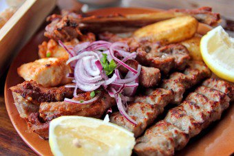 Domuz eti ve kuzu gelen Gürcüce şiş kebap: pişirme özellikleri