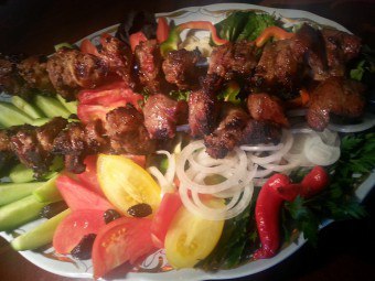 Domuz eti ve kuzu gelen Gürcüce şiş kebap: pişirme özellikleri