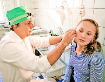Kulit di telinga: penyebab utama dan kaedah rawatan