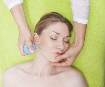 masajul zonei ochilor