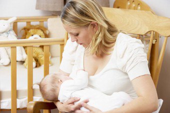 授乳中の母親の乳首の症状と治療