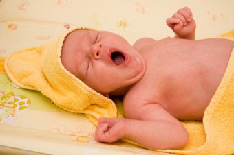 ทารกแรกเกิดควรนอนกี่?
