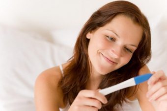 Słaby drugi pasek na teście ciążowym - co mówi?