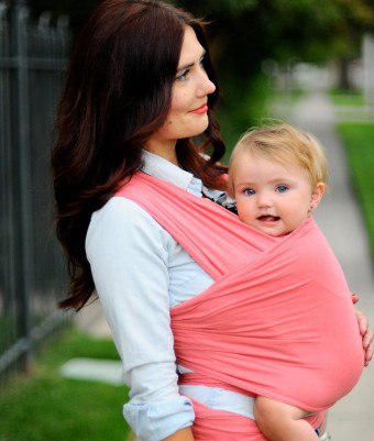 Sling-sjaal - een stijlvolle accessoire en dragen voor actieve moeders