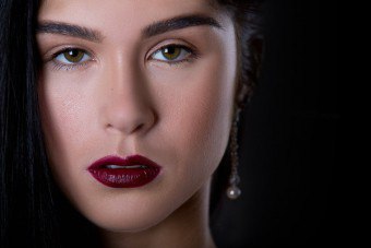 Plomme leppestift: En lys aksent for stilige kvinner