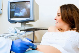 น้ำเมือกในปัสสาวะระหว่างตั้งครรภ์ - บรรทัดฐานหรือการละเมิดหรือไม่?