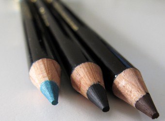 Eyeliner berterusan: hitam atau berwarna? Pensil persistent TOP-5