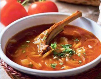 La zuppa di agnello è un primo piatto senza eguali sul tuo tavolo