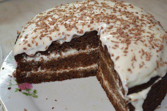 요구르트에 케이크 : 맛있고 섬세한 파이를 요리하는 방법