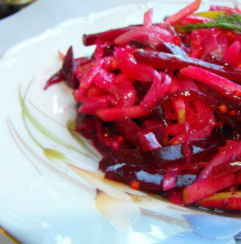 Tre beste salat for vekttap på grunnlag av rødbeter: Vi starter et deilig og sunt kosthold