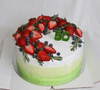 Декорација торте са воћем и бобицама: направите састав воћке својим рукама