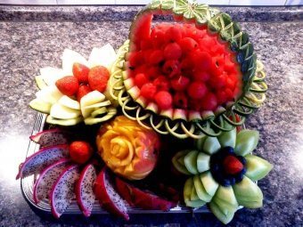 Papuošalai iš daržovių ir vaisių savo rankomis: gražių kulinarinių šedevrų kūrimo paslaptys
