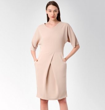 ワンピース袖のパターンドレス：ドレスを自分で縫う方法は？