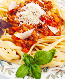 ビバ、イタリア！パスタ "Bolognese"を自宅で調理することを学ぶ