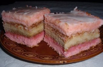 حلوى لذيذة في عجلة من أمرنا: وصفات لصنع كعكة من هلام