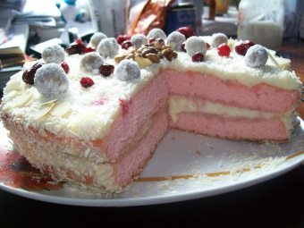 حلوى لذيذة في عجلة من أمرنا: وصفات لصنع كعكة من هلام