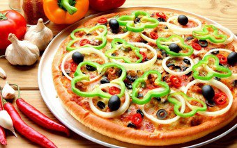 Adonan yis yang lazat adalah asas pizza buatan sendiri