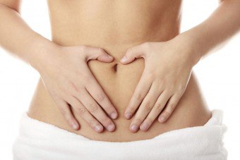 Mulige årsaker til røde flekker på magen og metoder for behandling
